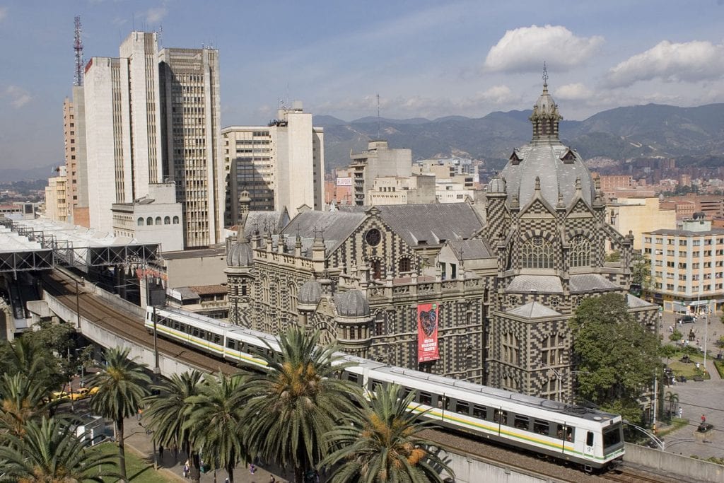 ¿Cuáles son las ciudades más opcionadas para cambiar a Bogotá de capital?
