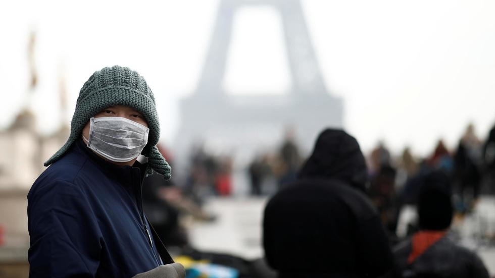 París registra el primer muerto por coronavirus fuera de Asia