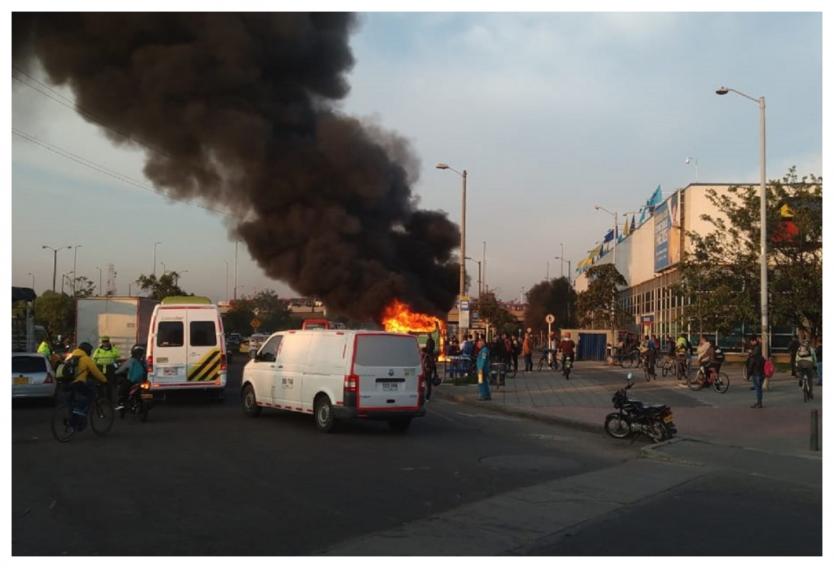 Bus del SITP Provisional se incineró en plena Calle 80