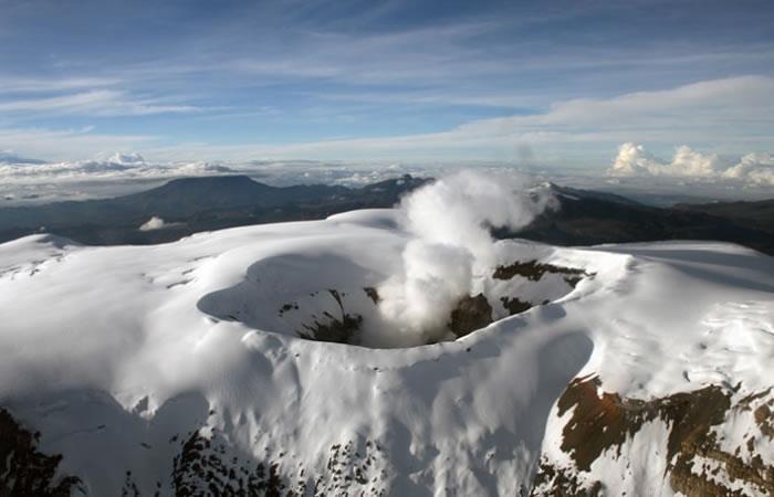 Nevado del Ruiz continúa registrando sismos y emisiones de ceniza