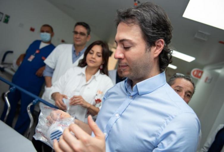 Alcaldía de Medellín entrega elementos de protección al personal de salud