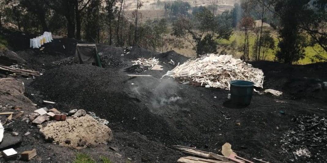 Incautan más de 50 bultos de carbón vegetal en zona rural de Soacha