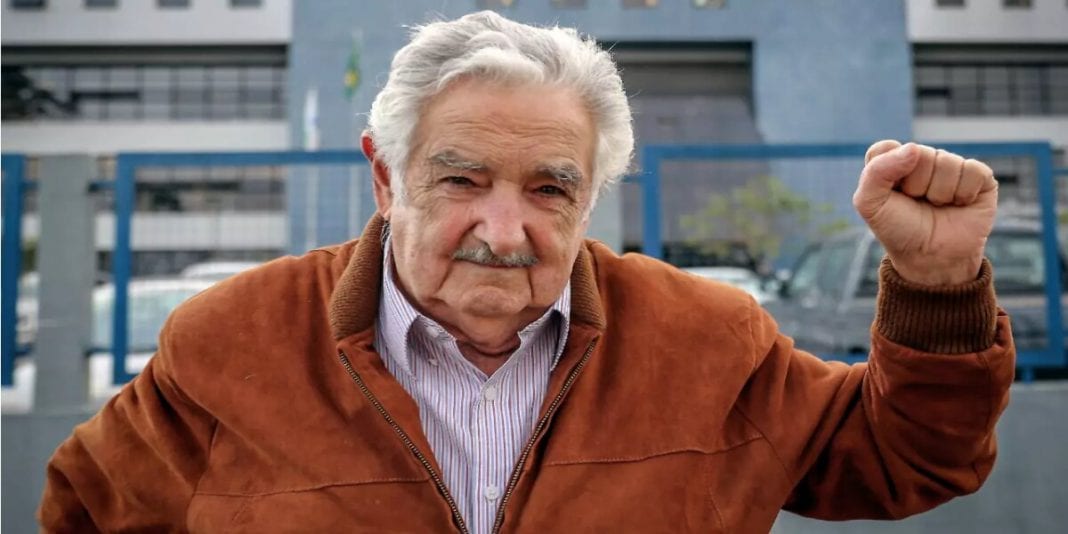 José Mujica renunció al Senado y se retiró de la política