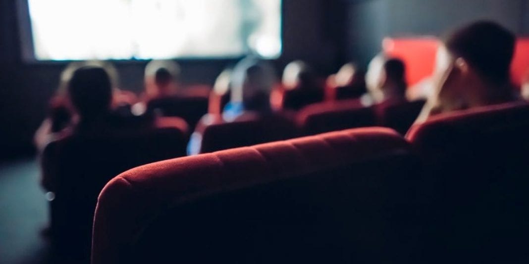 Se permitirán más de 50 personas en cines y teatros