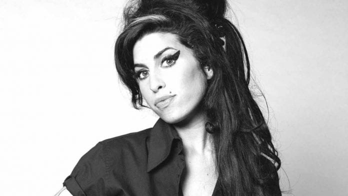 Luego de 10 años de su muerte preparan nuevo documental de Amy Winehouse