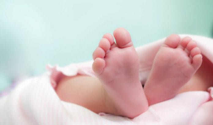 ¿Milagro?: Un bebé cayó de un séptimo piso y resultó ileso