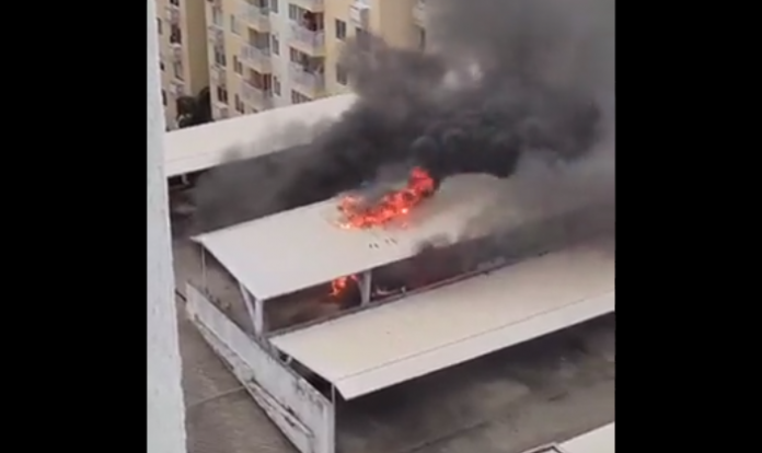 Incendio acabó con un vehículo en Torres de la Plazuela en Cartagena