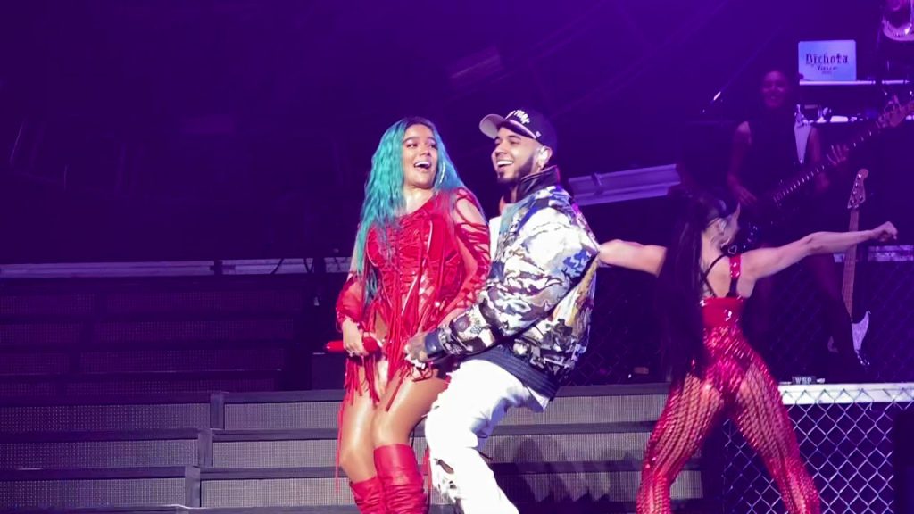 Anuel Llegó De Sorpresa Al Concierto De Karol G