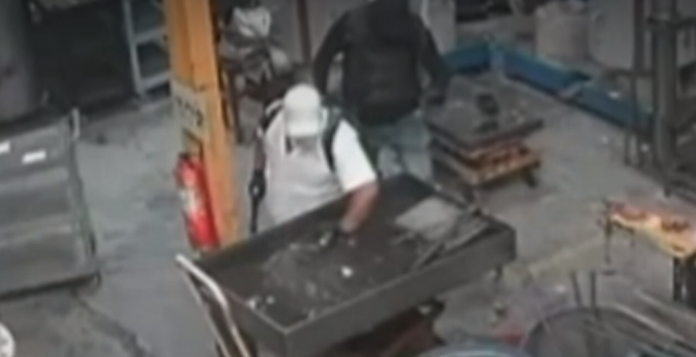 Caso Ladrones de oro: Revelan video dentro de la fundidora al momento del robo