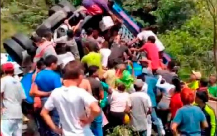 Camión de mensajería fue saqueado en Valdivia Antioquia