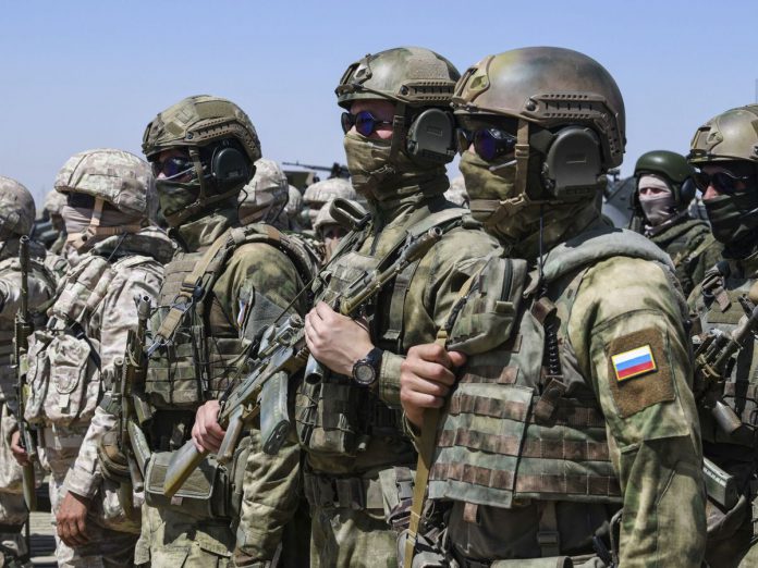 ¿Por qué Rusia está llevando sus tropas a la frontera con Ucrania?