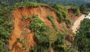 ¡Tragedia en Pereira! Deslizamiento de montaña dejó varios muertos