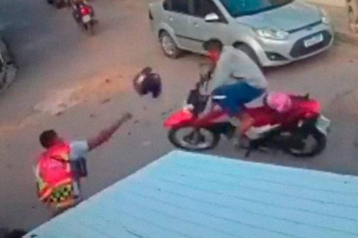 Tremendo golpe a un ladrón que intentó robarse una moto