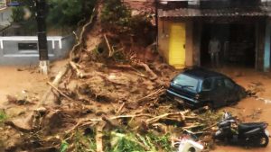38 muertos dejan deslizamiento por lluvias en Brasil