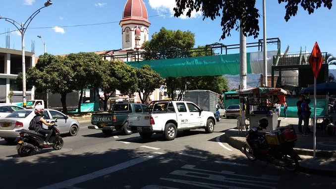 En Medellín entregaron un puente reciclado