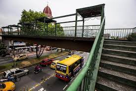 En Medellín entregaron un puente reciclado