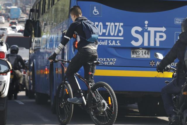 Ciclistas de Bogotá no usan elementos de protección