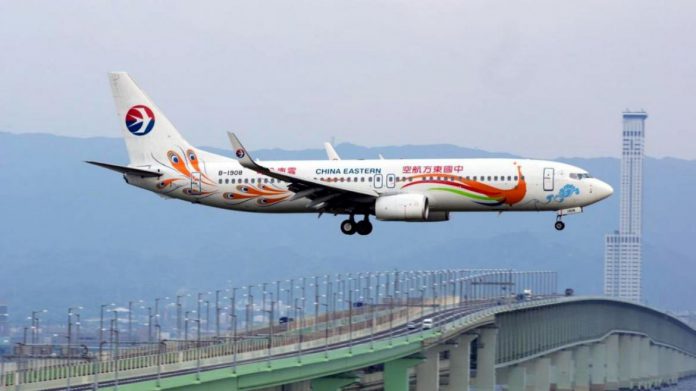 Avión con 132 pasajeros se estrelló en China