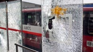 Estaciones destruidas y vidrios rotos en marchas por el Día de la Mujer