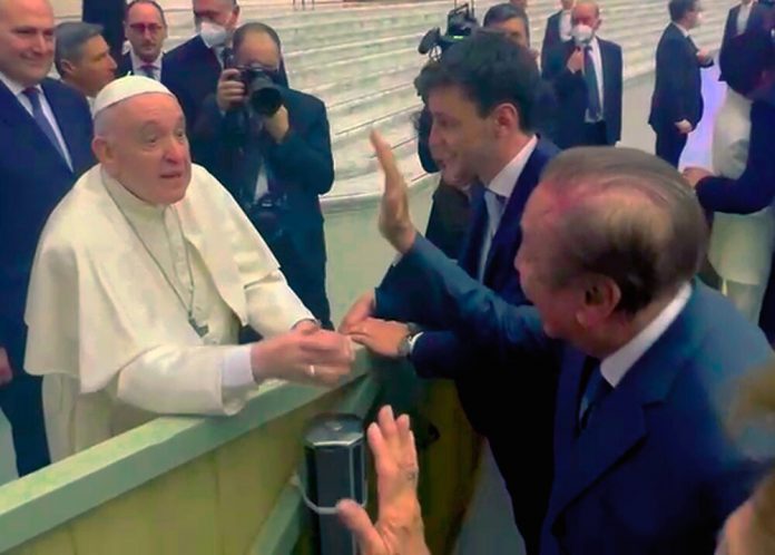 Visita relámpago: Así fue el paso de Rodolfo Hernández por el Vaticano