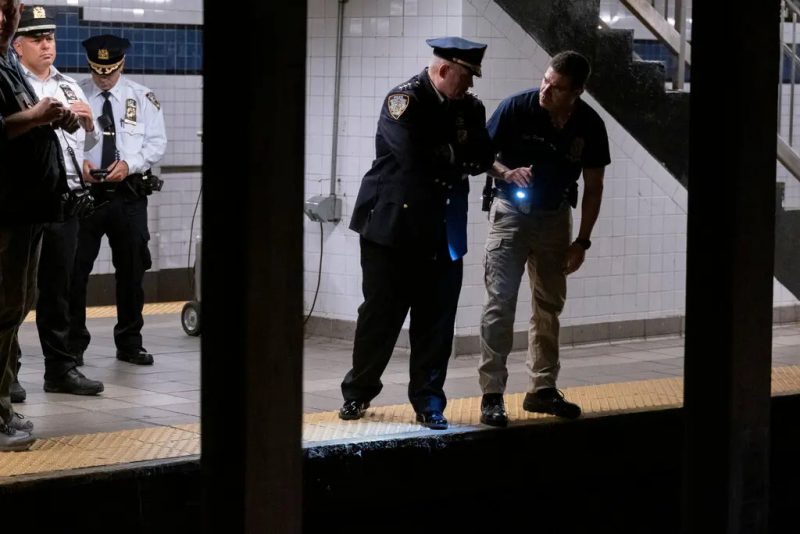 Hombre Arrollado Por El Metro De Nueva York Tras Ser Empujado