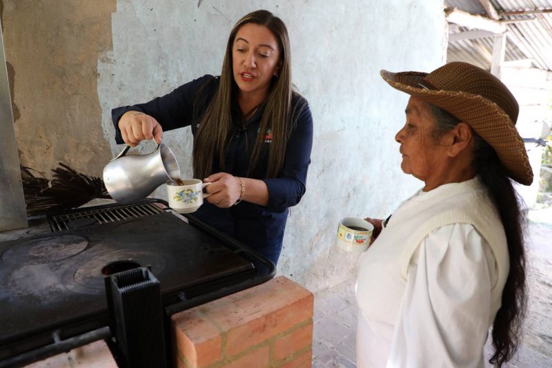 Con una gran inversión, Cundinamarca entrega 2.000 estufas ecoeficientes