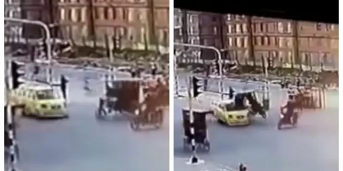Video: Bicitaxi se pasó semáforo en rojo y provocó fuerte accidente