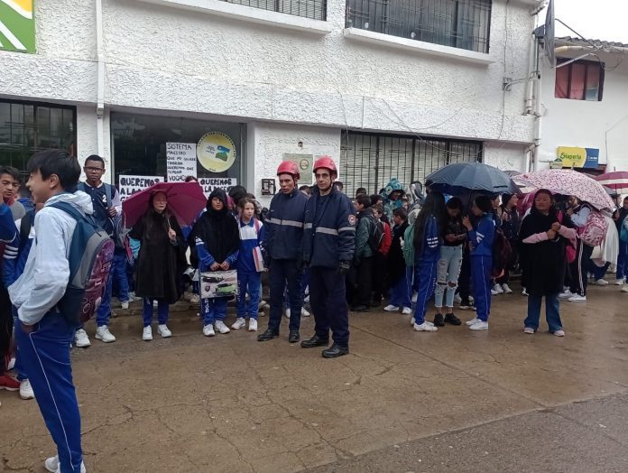 Estudiantes en Santander protestan por falta de profesores