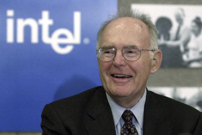 Muere Gordon Moore, cofundador de Intel a los 94 años