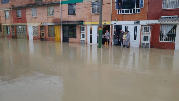 Fuertes lluvias en Bogotá dejan aproximadamente 37 emergencias