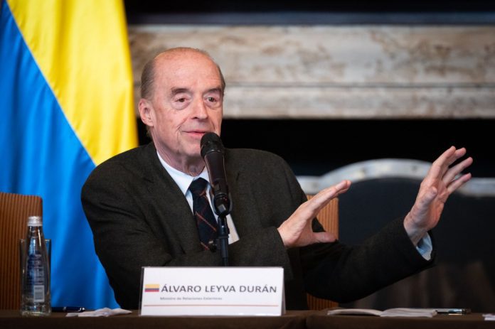 Cita a debate de moción de censura para el Canciller Álvaro Leyva