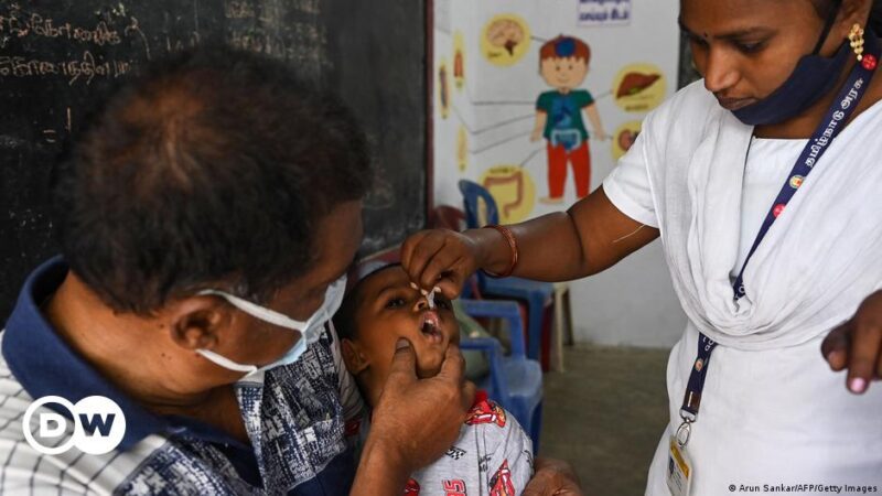UNICEF asegura que la baja tasa de vacunación representa un "retroceso de 30 años de avances". 