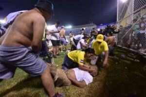 Tragedia mortal en el estadio El Salvador