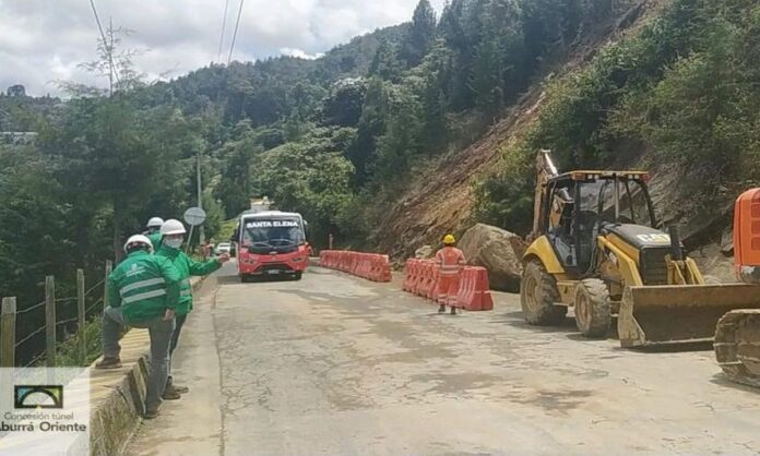 Antioquia: Cierre en la vía Santa Elena por fuertes lluvias