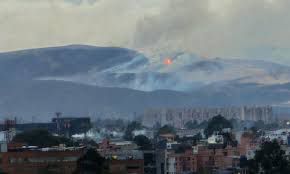 Grave incendio forestal en Mosquera