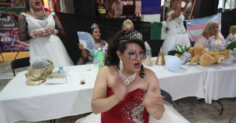 "Fiesta de quince" de 18 mujeres mayores trans en México