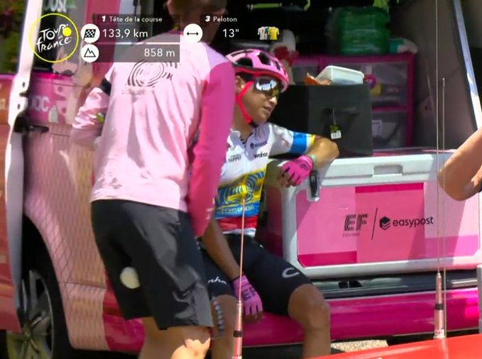 Tour de Francia: Esteban Chaves abandona la competencia. Caída masiva de ciclistas