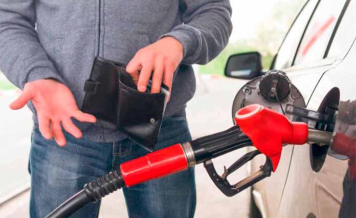 Galón de gasolina aumenta $600, alcanzando un precio de $13.564: Agosto