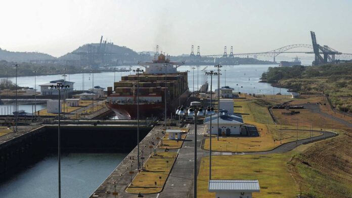 Canal de Panamá operando con dificultades debido a la sequía