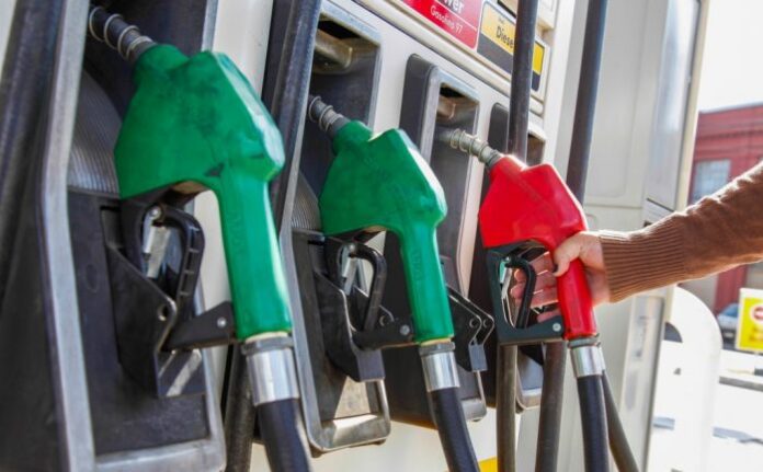 Galón de gasolina superaría los $14.000 en septiembre