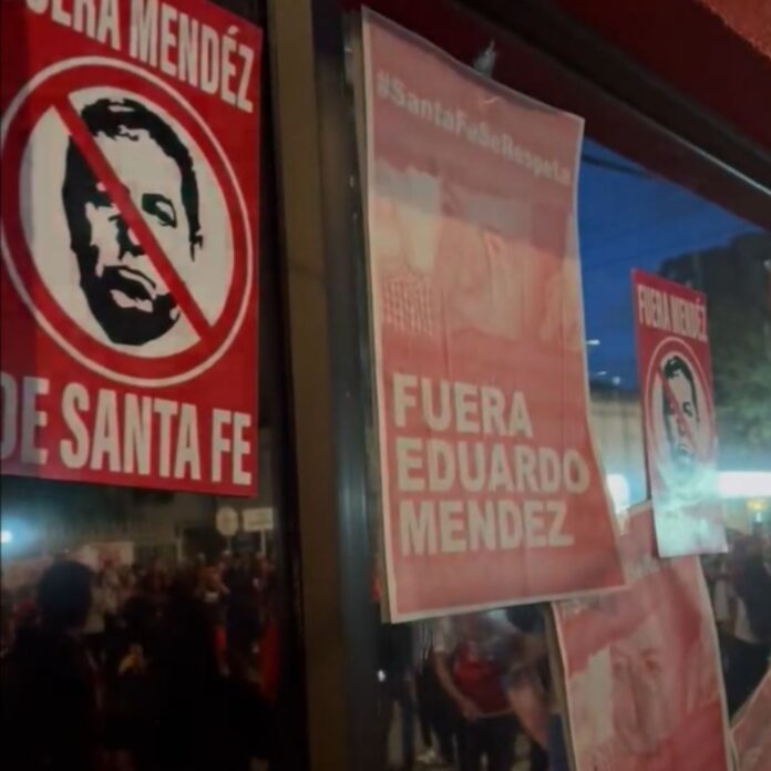 Aficionados de Independiente Santa Fe solicitan la renuncia de Eduardo Méndez