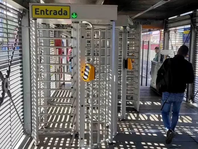 Nueva modalidad para evitar los torniquetes en TransMilenio