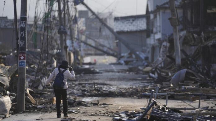 Tragedia en Japón: Van más de 200 fallecidos tras el sismo. Persisten las tareas de rescate