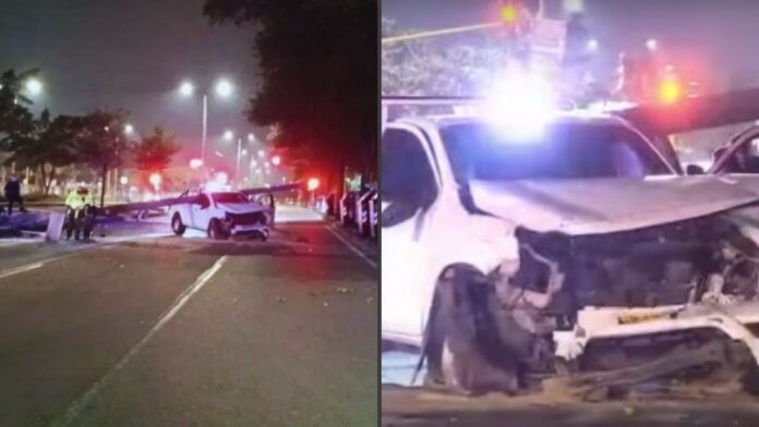 Carro de la Sijín choca contra árbol y poste en Bogotá y deja dos heridos