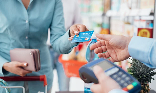 Ajustes en las compras con tarjeta de crédito y préstamos