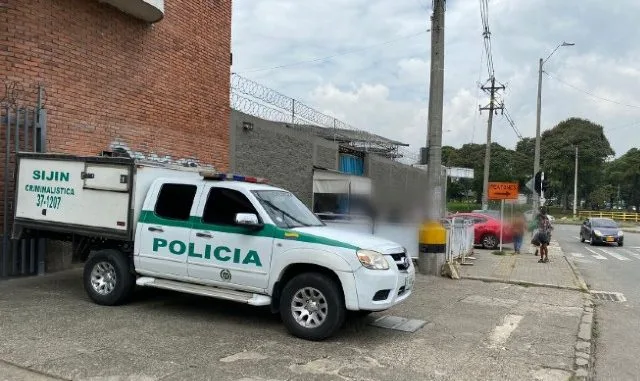 Medellín: 13 presos escapan de un CPT y un policía fue asesinado