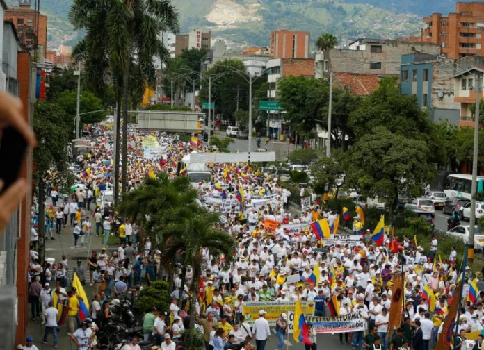 Más de 35.000 Personas se Movilizaron Contra el Gobierno en Medellín