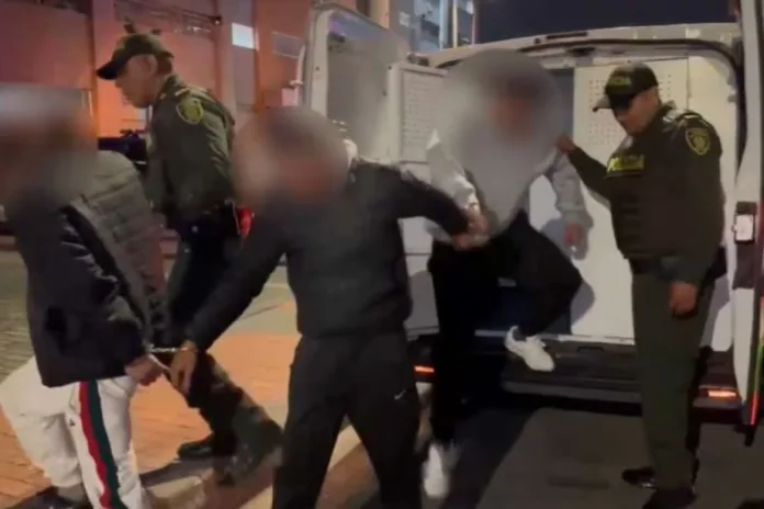 Policía captura a tres ladrones en Bogotá por robos en supermercados
