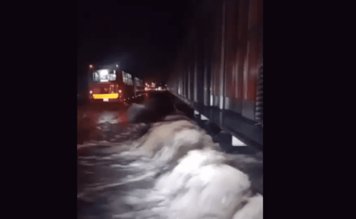 Rotura de tubo de agua genera inundaciones y caos en el tráfico del sur de Bogotá