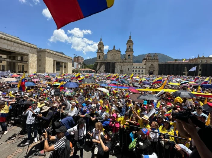Más de 35.000 Personas marcharon en Contra del Gobierno en Medellín